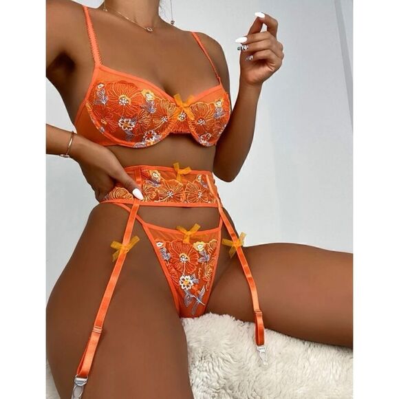 Sexy Floral Embroidery Lingerie Set - Picture 1 of 8